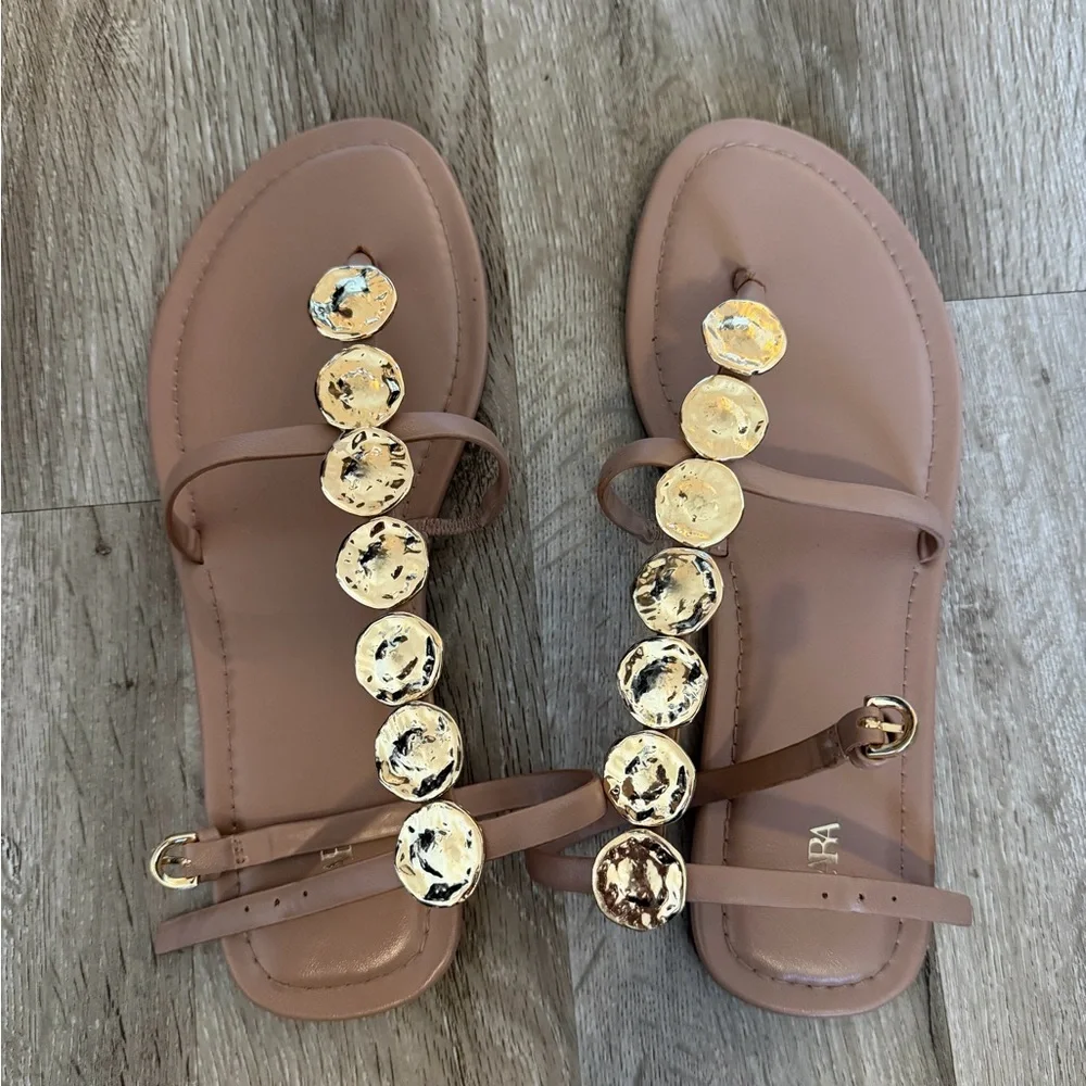 Elegant Tan Sandals with Gold Accents - Picture 1 of 2